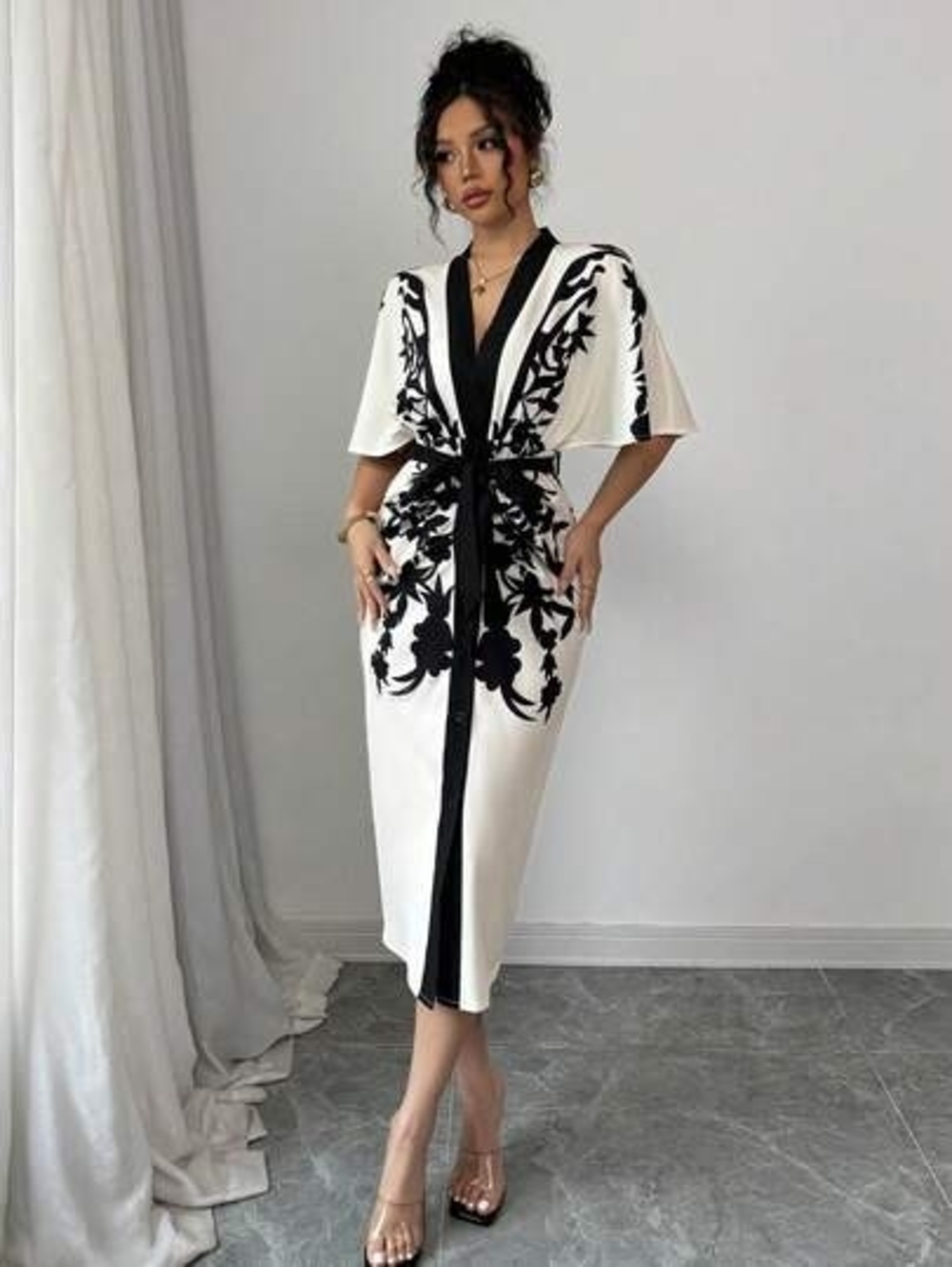 Satin Floral Kimono Style Dress, Black & White Size XL - NWT